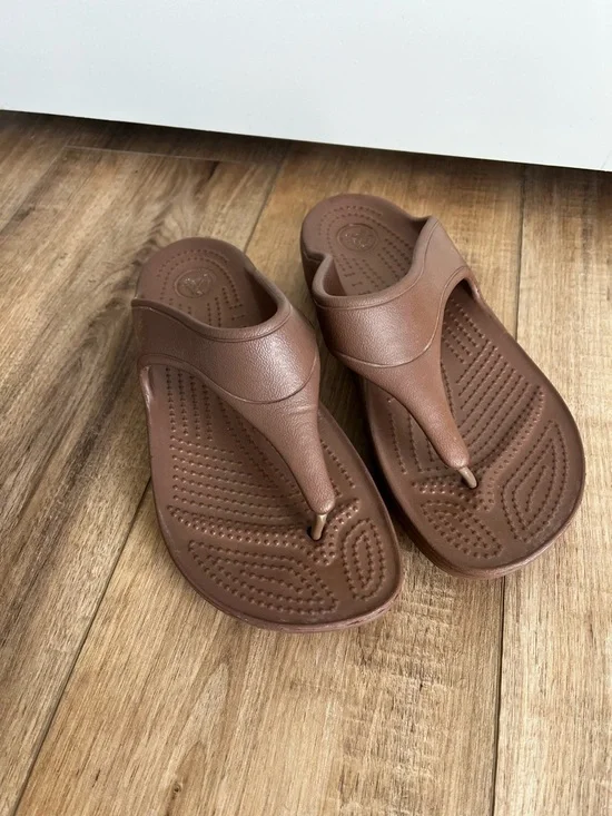 Croc Sloane Platform Sandal - Picture 2 of 4